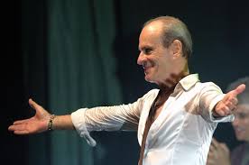 Born august 1, 1941, in bela vista, mato grosso do sul), is a brazilian singer who is distinguished for his uncommon countertenor voice. Ney Matogrosso Despido Sobre O Palco