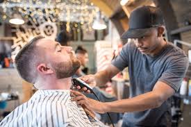 Kapper m (plural kappers, diminutive kappertje n, feminine kapster). Verschil Tussen Kapper En Barbier Next Best Barber