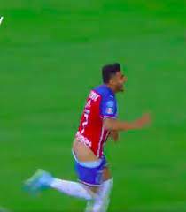 Enfundado en la camiseta de las. Chivas Goalscorer Was Obviously Inspired By The Majestic Harvest Full Moon