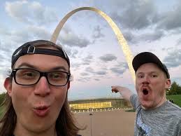 There's the arch! : r/StLouis