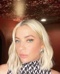 27 Layered Short Bobs to Try for a Haircut With Loads of Texture and  Movement