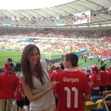 Luego de las horas de tensión vividas en la roja, por no haber cumplido la burbuja sanitaria, daniela colett apareció en escena para referirse al escándalo e incluso le hizo la desconocida a su. Tks Google Como Uma Modelo Brasileira Se Envolveu Com O Camisa 9 Do Chile 28 03 2015 Uol Esporte
