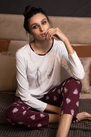 La série de sandales de plage en eva, par exemple, a été créée pour accompagner vos sorties en bord de mer ou à la. Epingle Sur Pyjama Mabrouk Hiver 19