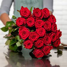 Le modèle présenté de 40 roses rouges de 40 cm. Livraison Fleurs Bouquets Saint Valentin Aquarelle
