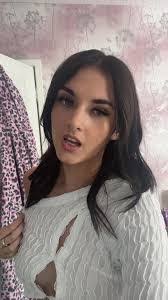 Karlie Holloway's Instagram, Twitter & Facebook