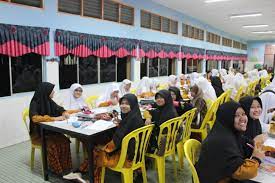 Pada masa yang sama, kesedaran masyarakat terhadap pendidikan semakin meningkat. Sekolah Menengah Agama Cyberjaya Kronis G