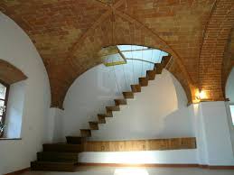 Per Una Vecchia Stalla Toscana Trasformata In Salone Scala In Ferro Ossidato Mod Bruna I Fili D Acciaio Hanno Solo Ferro Ferro Battuto Scala A Chiocciola