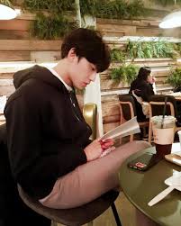 Do hyun, 25, first made a mark in the hallyu scene as chung myung, man wol's ( iu ) first love in hotel del luna (2019). Kenalan Dengan Lee Do Hyun Hotel Del Luna Yang Menarik Perhatian Semua Halaman Cewekbanget