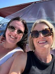 Laura Everett (@laurateverett) • Instagram photos and videos