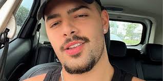 Um livro aberto' Pedro Sampaio conta sobre sexualidade e convites para BBB