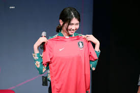 일본은 왜 이번 나이키 광고를 불편해할까? ëž'ë°ë¶€ On Twitter 180522 ì‹¬ì„í¬ íŒ¬ë¯¸íŒ… ì„´ì˜ ë' ì–¼êµ´ ì„œí‚¤ì•¼ ë‚˜ì´í‚¤ ëª¨ë¸ ì•„ë‹ˆëž„ê¹Œë´ ì„œí‚¤ ëª¨ë¸í•´ ê·¸ëƒ¥ ë‚˜ì´í‚¤ ê´'ê³ ì£¼ê°€ ì¢‹ì•„í•˜ê² ì¨ ì‹¬ì„í¬