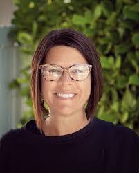 Lori Robey's Instagram, Twitter & Facebook