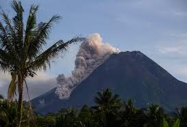 Karanganyar indo auto systems (kias) dengan kualifikasi sebagai berikut. Indonesia S Merapi Volcano Spews Ash Debris In New Eruption Voice Of America English