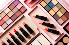 What kind of coffee maker is in the commercial? 12 Best Makeup Kits For Beginners Beginner Makeup Kits Sets