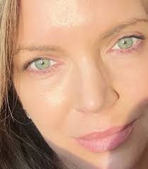 Another experiment. First set of photos was took in dark a room, the middle  set using my phone's auto flash, and the last set was took in front of a a  grow