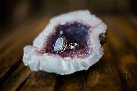 Agate Geode Wedding Ideas Geode Wedding Cool Wedding Rings Trendy Wedding Favors