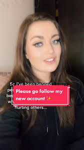 Eleanor Brooke's Instagram, Twitter & Facebook