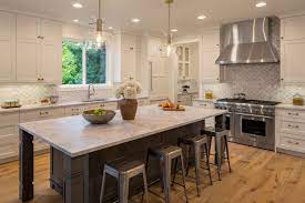 Warm Natural Woods Chic Lustrous Grays And Durable Kid Pet Friendly Textiles A Stylish Ho Traditional Kitchen Design Kitchen Design Custom Kitchens Design