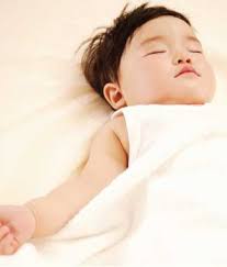 Untuk seorang bayi memang terkadang sering rewel tidak mau tidur. Bantu Bayi Tidur Lena Positive Parenting