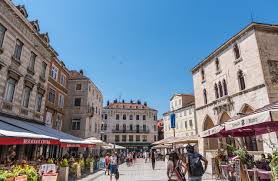 Split ist wirklich eine beeindruckende stadt in kroatien, eine wahre kulturmetropole mit wunderschönen badestränden. Split Kroatien Altstadt Kroatien Liebe