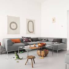 Braunes sofa mit kissen dekorieren. Graues Sofa Dekorieren So Geht S Richtig Connox