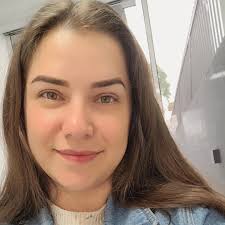 O que é calo de amamentação ou CALO DE SUCÇÃO.? Alguns recém-nascidos podem  sair o chamado calo de amamentação. Uma pequena bolha localizada mesmo no  centro do lábio superior da sua boquinha.