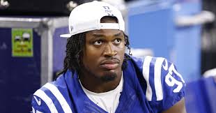 Chicago Bears sign former Indianapolis Colts DE Al-Quadin Muhammad