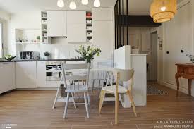 Nous Avons Renove Et Surtout Modernise Cet Appartement En Ouvrant La Cuisine Sur Le Salon Et En Crean Cuisine Ouverte Appartement Chic Cuisine Moderne Blanche