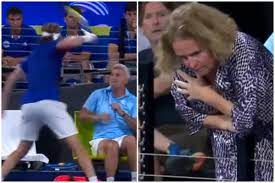 The winner of sunday's match, set for 9 a.m. Asi Fue La Reganina Viral De La Madre De Tsitsipas Por Dar Un Raquetazo A Su Padre