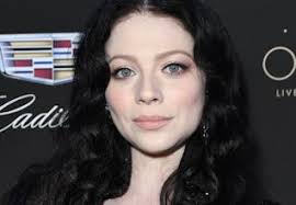 Thomasin McKenzie: Bio, Career History, Instagram, & More On 'Life After  Life's Ursula Todd Actor