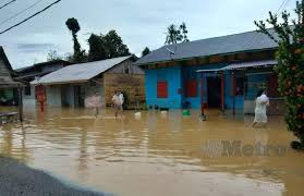 Peristiwa pencerobohan oleh kumpulan pengganas di lahad datu memberi kesan yang rumusan bergantung kepada tajuk kajian tugasan yang dibuat oleh calon. Dua Kampung Dilanda Banjir Kilat