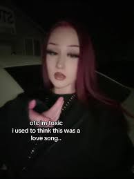 Mirna Nolasco's Instagram, Twitter & Facebook