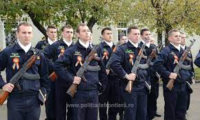 Formarea de agenti de politie de frontiera, prin cursuri de zi cu durata de 2 ani, pe baza unitatilor de competenta stabilite in standardul ocupational pentru treapta de baza a carierei politistului de frontiera. Cum PoÅ£i Deveni PoliÅ£ist De FrontierÄƒ 280 De Locuri Scoase La Concurs In Cadrul Scolii De PregÄƒtire A AgenÅ£ilor PoliÅ£iei De FrontierÄƒ Avram Iancu Oradea Politia De Frontiera