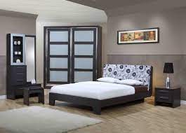 Oltre alla possibilità di dipingere con pittura le pareti della camera da letto, si possono scegliere altri tipi di decorazioni e rivestimenti che aiutano a personalizzare e caratterizzare, in base al proprio gusto, la stanza in questione. Idee Per Dipingere Le Pareti Della Camera Da Letto Fotogallery Donnaclick