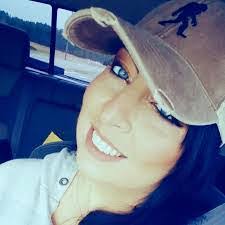 Amanda Dranginis's Instagram, Twitter & Facebook