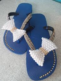 How can you decorate sandals with your own hands in a couple of minutes? ØªØ¹Ù„Ù…ÙŠ Ø·Ø±ÙŠÙ‚Ø© ØªØ²ÙŠÙŠÙ† ØµÙ†Ø¯Ø§Ù„ Ø§Ùˆ Ø§Ø­Ø°ÙŠØ© Ø§Ù„ØµÙŠÙ Ø¨Ø§Ù„Ø®Ø±Ø² ØªØ­ÙØ© Diy Flip Flops Decorating How To Decorate Sandals For Summer