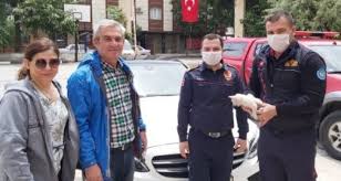 Hareket Halindeki Otomobilden Kedi Sesi Gelince Solugu Itfaiyede Aldi