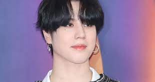 Credits of photos and infos posted. Got7 Yugyeom To Reportedly Make A Comeback With Collaboration Featuring Gray Kpopstarz