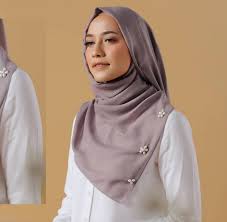 Selesai, sekarang kamu bisa tampil cantik dan elegan dengan menggunakan model. 25 Tutorial Hijab Pashmina Dan Rekomendasi Produk Yang Bermutu Updated 2021 Bukareview