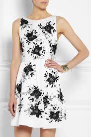 Browse among the latest trends in fashion, find the best items to your taste. White Dress With Black Floral Print E88d44