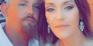 Amanda Ricketson's Instagram, Twitter & Facebook