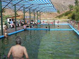 Las termas del flaco también representan un lugar de descubrimiento palenteológico, ya que en 1960 diego márquez, natural de san fernando, descubrió las pisadas fósiles de dinosaurios. Termas Del Flaco Turismo Saludable En Las Montanas De Colchagua