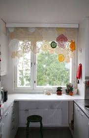 Dekoratif ürünlerden mobilyaya, ev tekstili ürünlerinden mutfak , banyo ve seramiğe, bahçe mobilyalarından aydınlatma ürünlerine, genç. Mutfak Perdeleri Icin 20 Fikir Perde Mutfak Perdeler