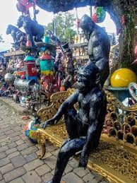 Maybe you would like to learn more about one of these? Barberville Yard Art Emporium Florida In 2021 Yard Art Southern Travel Yard