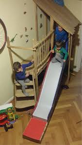 Und Er Hat Sein Spielhaus Bekommen Kinder Zimmer Kinder Spielzimmer Spielzimmer Kinderzimmer