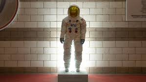 After years of painstaking conservation, neil armstrong's apollo 11 spacesuit is now on display at the smithsonian's national air and space museum to celebrate the 50th anniversary of the historic moon mission. Statue Of Neil Armstrong S Spacesuit Unveiled At Nats Park Wusa9 Com