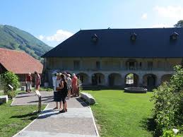 La Chartreuse D Aillon Guides Du Patrimoine Savoie Mont Blanc En 2020 Architecture Religieuse Patrimoine Visite Guidee