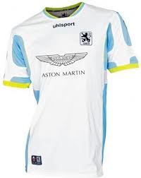 Sehen sie hier, wer alles in der vergangenheit die brust der sechzger zierte. 1860 Munich 2012 13 Kits