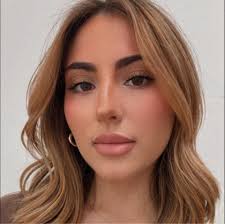 Hey everyone! I'm searching for a salon that specializes in caring for all  types of natural curly hair, including washing, detangling, treatments, and  conditioning. Any recommendations? Much appreciated TIA.