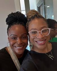 Crystal Davidson's Instagram, Twitter & Facebook